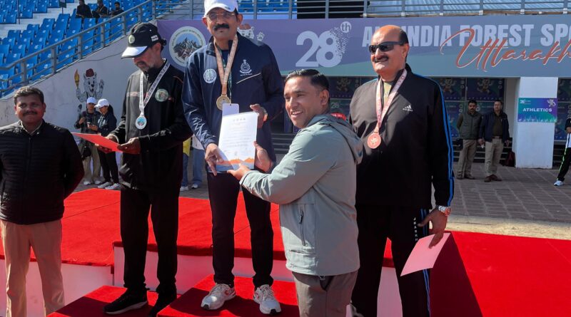 सदाशिव अवगान वनपरिक्षेत्र अधिकारी यांना सुवर्णपदक