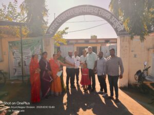 निवेदन देताना तेली समाज बांधव