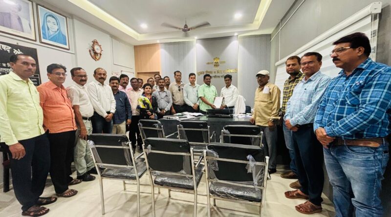 29 फेब्रुवारी 2024 च्या शासन निर्णयानुसार कर्मचाऱ्यांना सुधारित एकस्तर वेतनश्रेणी लागू करा –