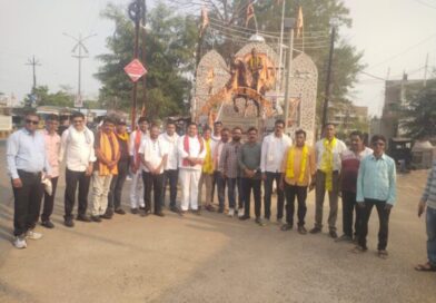 धीरेंद्र शास्त्रींच्या वक्तव्यावरून शिवप्रेमी संतप्त: ठिकठिकाणी पोलिसांत तक्रार