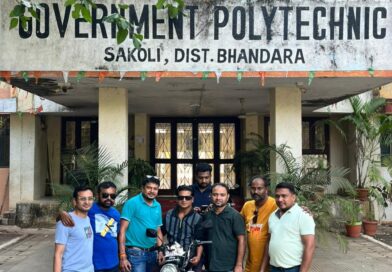 माजी विद्यार्थ्यांचा कौतुकास्पद उपक्रम : दिव्यांग मित्राला टू-व्हीलर भेट देत दिला प्रेमाचा संदेश