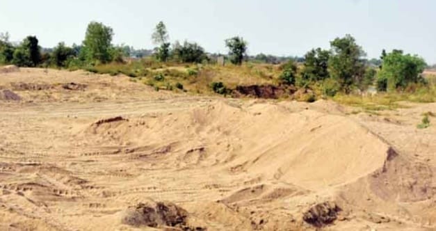 चीरचाड़ी,कोहड़िटोला  नाले में रेती चोर माफियाओं का आतंक