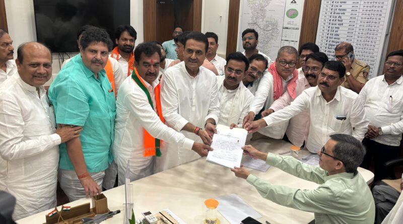भंडारा-गोंदिया स्थानिक स्वराज्य संस्थेच्या निवडणुकीत महायुतीचे उमेदवार अविनाश ब्राम्हणकर यांचा अर्ज दाखल