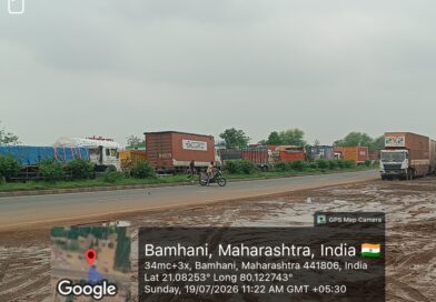 सौंदड येथे रेल्वे फ्लायओव्हरच्या कामाच्या दिरंगाईमुळे वाहतूक कोंडी; नागरिक त्रस्त सौंदड येथे रेल्वे फ्लायओव्हरच्या कामाच्या दिरंगाईमुळे वाहतूक कोंडी; नागरिक त्रस्त
