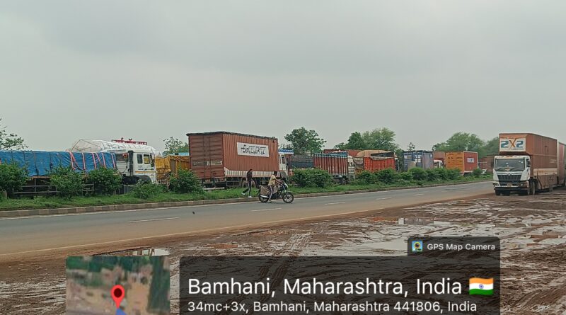 सौंदड येथे रेल्वे फ्लायओव्हरच्या कामाच्या दिरंगाईमुळे वाहतूक कोंडी; नागरिक त्रस्त सौंदड येथे रेल्वे फ्लायओव्हरच्या कामाच्या दिरंगाईमुळे वाहतूक कोंडी; नागरिक त्रस्त
