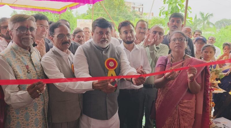 विदर्भातील पहिल्या पुस्तकांचे गाव नवेगाव बांध येथे थाटात लोकार्पण झाडीबोली साहित्य संमेलनासाठी २५ लाखांचे अनुदान