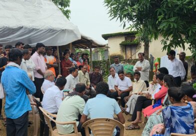 ढासगड दुर्घटनेतील मृत युवकांच्या कुटुंबीयांची आमदार राजकुमार बडोलेनी घेतली सांत्वन भेट