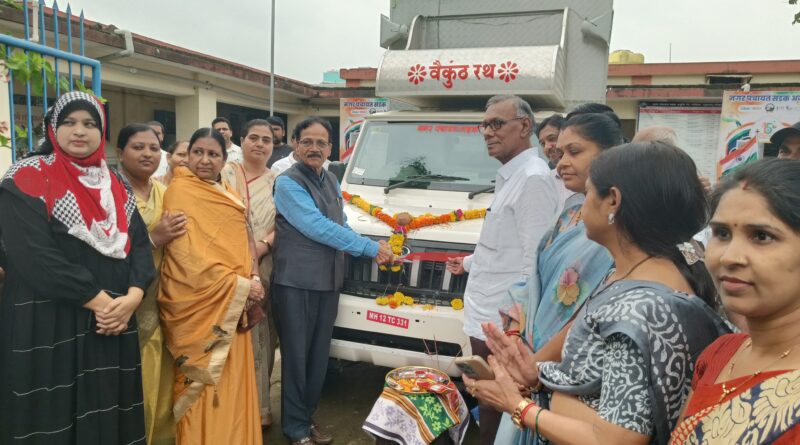 आमदार राजकुमार बडोले यांच्या हस्ते नगर पंचायत सडक अर्जुनी येथे स्वर्गरथ व गाळ उपसा वाहनाचे लोकार्पण