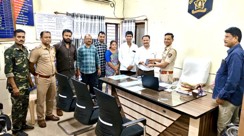 आठ वर्षांनंतर हरवलेला मोबाईल परत; डुग्गीपार पोलिसांच्या कार्यतत्परतेचे कौतुक